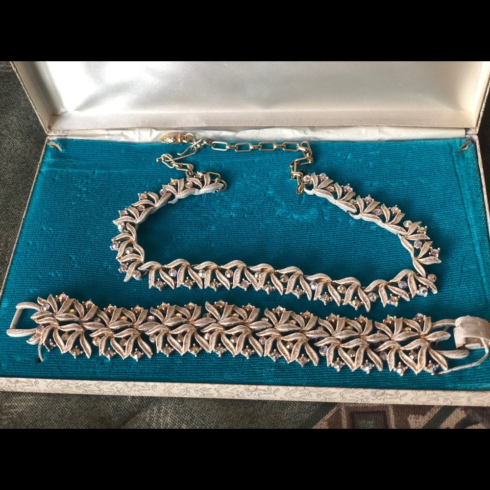 Antique Antoinette necklace and bracelet